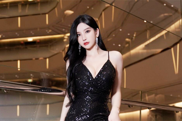 最新破解之和极品白嫩披肩女神玩69式